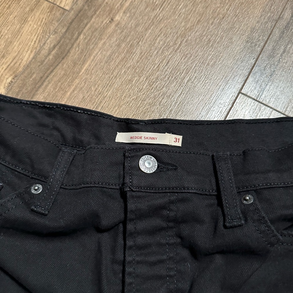 Wedgie Levi’s jeans
